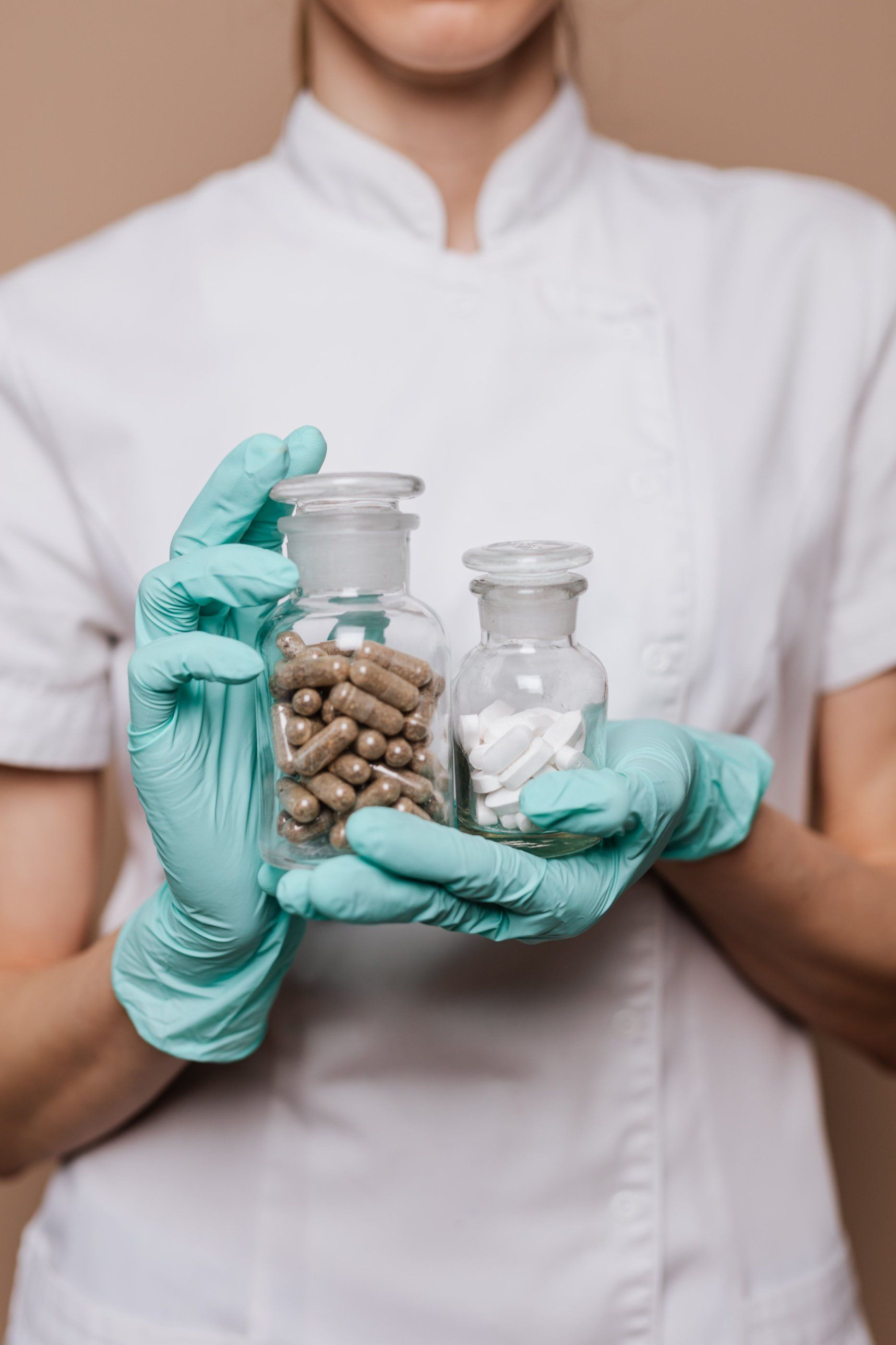 Barattoli di vetro con capsule e compresse